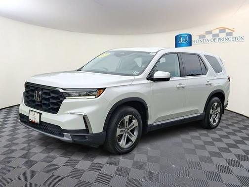 Platinum White Pearl 2023 Honda Pilot