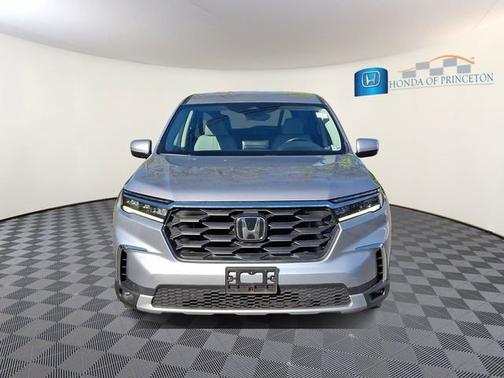 Lunar Silver Metallic 2024 Honda Pilot