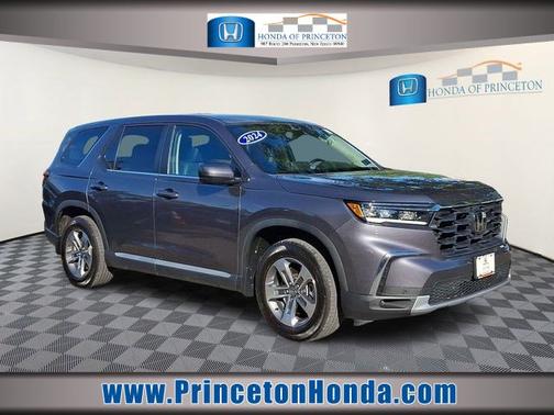 Modern Steel Metallic 2024 Honda Pilot
