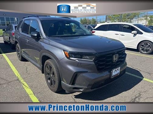 Modern Steel Metallic 2025 Honda Pilot