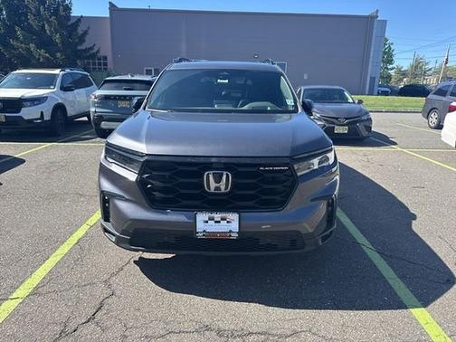 Modern Steel Metallic 2025 Honda Pilot