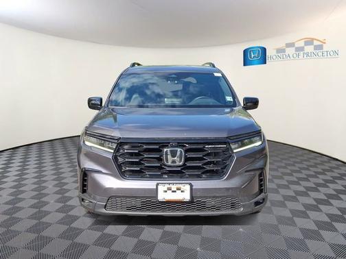 Modern Steel Metallic 2025 Honda Pilot