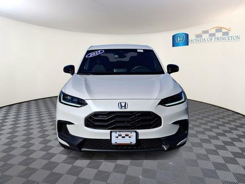 Platinum White Pearl 2025 Honda HR-V