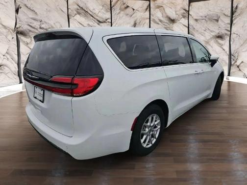 Bright White Clearcoat 2023 Chrysler Pacifica Touring L
