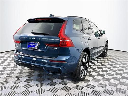 2025 Volvo XC60 Plug-In Hybrid T8 Plus