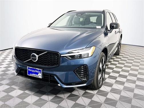 2025 Volvo XC60 Plug-In Hybrid T8 Plus