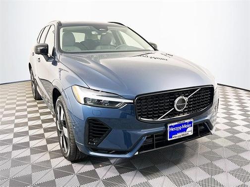 2025 Volvo XC60 Plug-In Hybrid T8 Plus