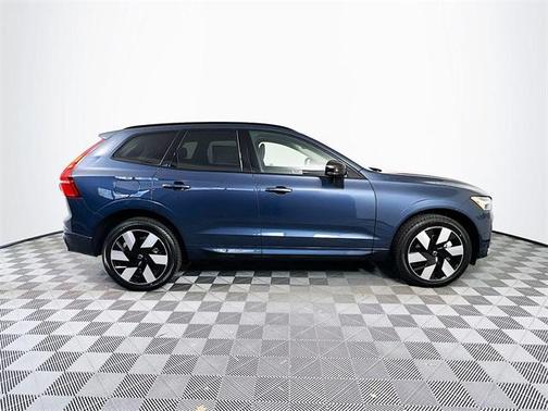 2025 Volvo XC60 Plug-In Hybrid T8 Plus