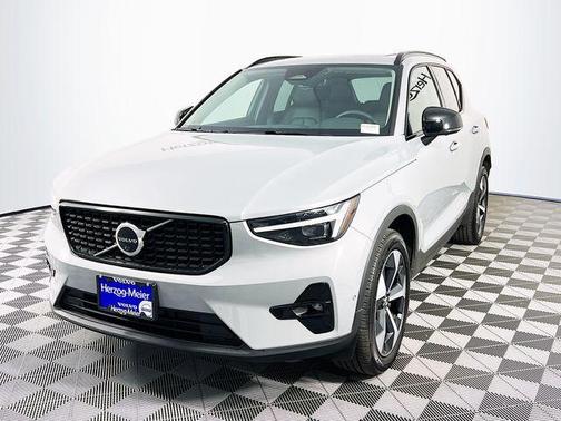 2026 Volvo XC40 B5 Plus