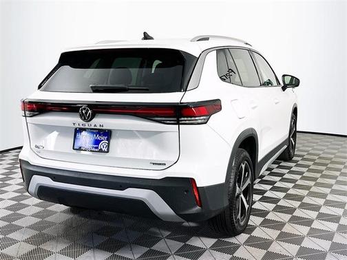 2025 Volkswagen Tiguan 2.0T SE