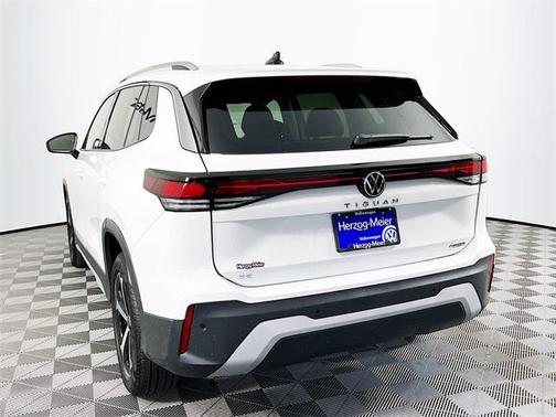 2025 Volkswagen Tiguan 2.0T SE
