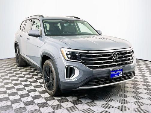 Pure Gray 2026 Volkswagen Atlas 2.0T SE W/TECHNOLOGY