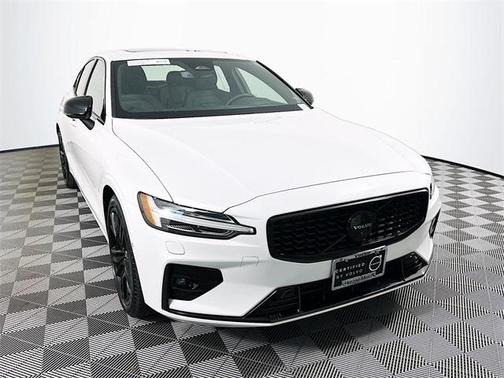 2023 Volvo S60 B5 Ultimate Black Edition