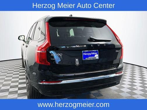 2025 Volvo XC90 B6 Ultra