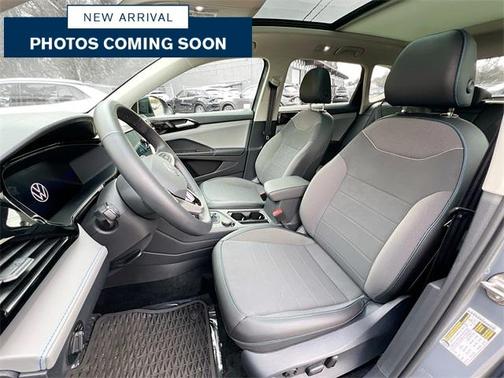 2024 Volkswagen Taos 1.5T SE Black