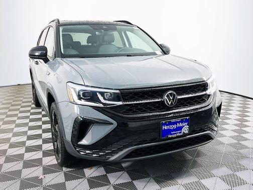 2024 Volkswagen Taos 1.5T SE Black