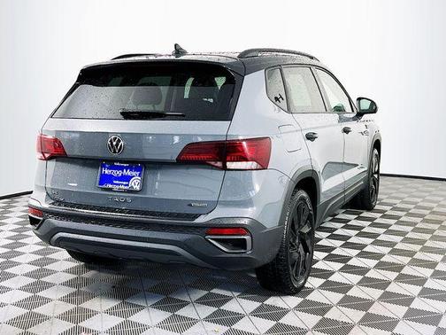 2024 Volkswagen Taos 1.5T SE Black