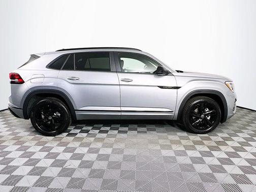 2026 Volkswagen Atlas Cross Sport 2.0T SEL R-Line Black