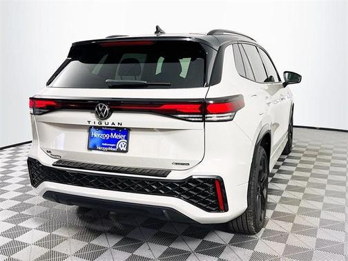 2025 Volkswagen Tiguan 2.0T SE R-Line Black