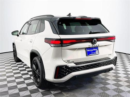 2025 Volkswagen Tiguan 2.0T SE R-Line Black