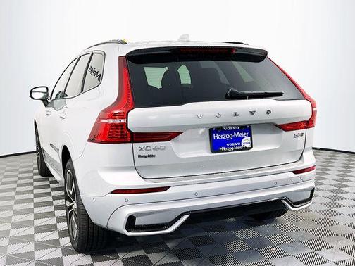 2025 Volvo XC60 B5 Plus