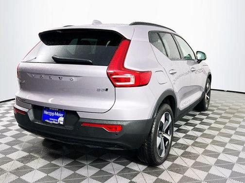 2026 Volvo XC40 B5 Core