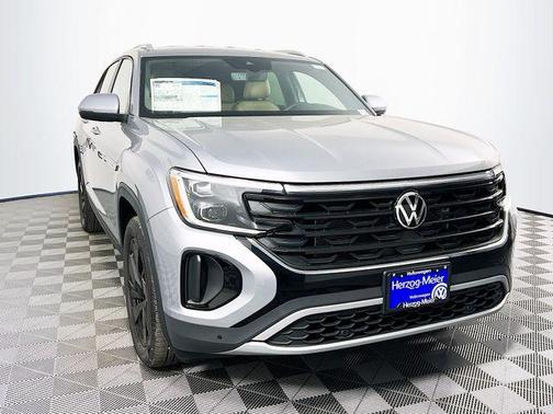 Silver Mist Metallic 2026 Volkswagen Atlas Cross Sport 2.0T SE W/TECHNOLOGY