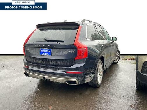 2017 Volvo XC90 T6 Momentum