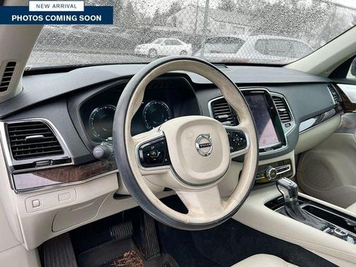 2017 Volvo XC90 T6 Momentum