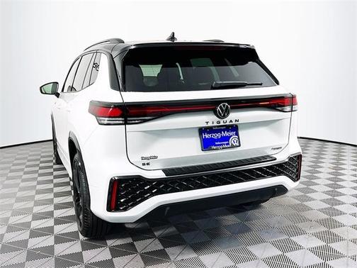 2025 Volkswagen Tiguan 2.0T SE R-Line Black