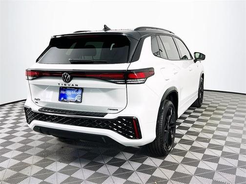 2025 Volkswagen Tiguan 2.0T SE R-Line Black