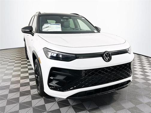 2025 Volkswagen Tiguan 2.0T SE R-Line Black