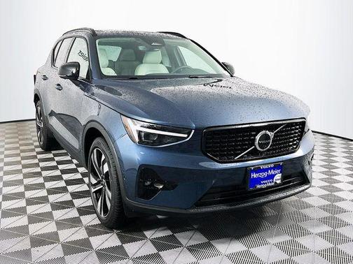 2026 Volvo XC40 B5 Ultra