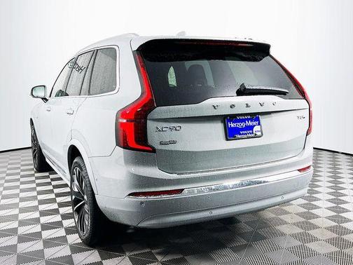 2026 Volvo XC90 Plug-In Hybrid T8 Plus 7-Seater