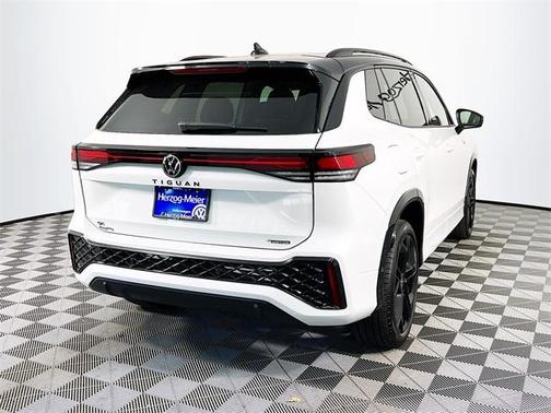 2025 Volkswagen Tiguan 2.0T SE R-Line Black