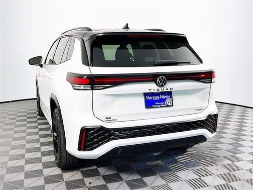 2025 Volkswagen Tiguan 2.0T SE R-Line Black