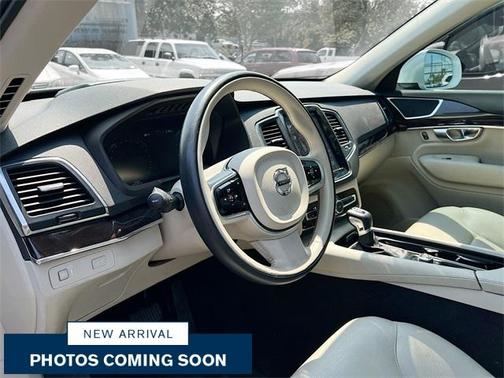 2019 Volvo XC90 T6 Momentum