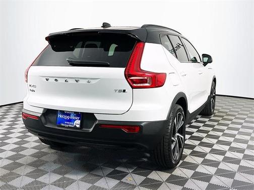 2021 Volvo XC40 T5 R-Design