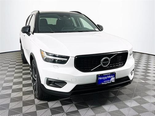 2021 Volvo XC40 T5 R-Design
