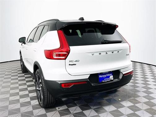 2021 Volvo XC40 T5 R-Design