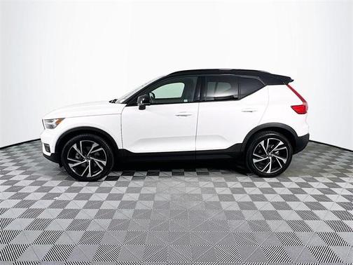 2021 Volvo XC40 T5 R-Design