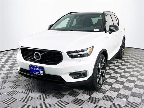 2021 Volvo XC40 T5 R-Design