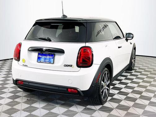 2024 MINI SE Hardtop Cooper
