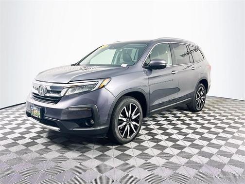 Photo 2 of 24 of 2019 Honda Pilot Touring 7-Passenger