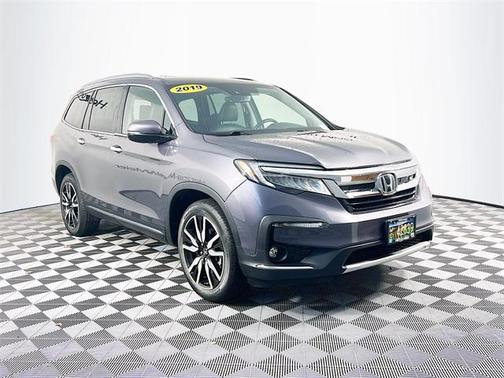 Photo 1 of 24 of 2019 Honda Pilot Touring 7-Passenger