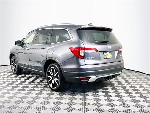 Photo 4 of 24 of 2019 Honda Pilot Touring 7-Passenger
