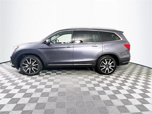 Photo 3 of 24 of 2019 Honda Pilot Touring 7-Passenger