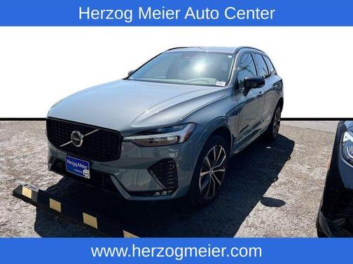 Gray Metallic 2023 Volvo XC60 B5 Plus Dark Theme