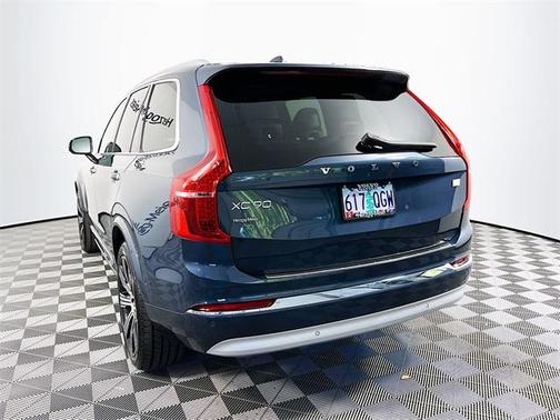 2022 Volvo XC90 Recharge Plug-In Hybrid T8 Inscription 7 Passenger