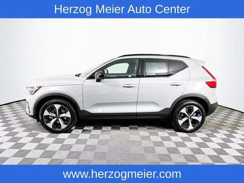 2026 Volvo XC40 B5 Plus